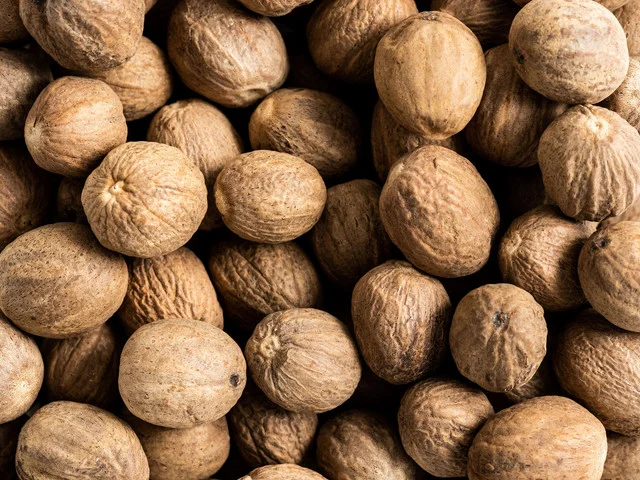 Whole nutmeg